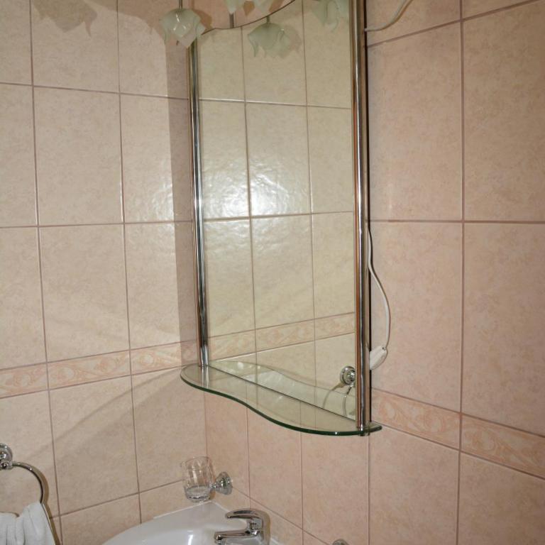Guest House Evropa 2 - Two-Bedroom Apartment with Sea View - 11