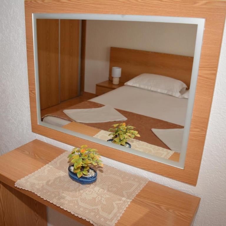 Guest House Evropa 2 - Two-Bedroom Apartment with Sea View - 9