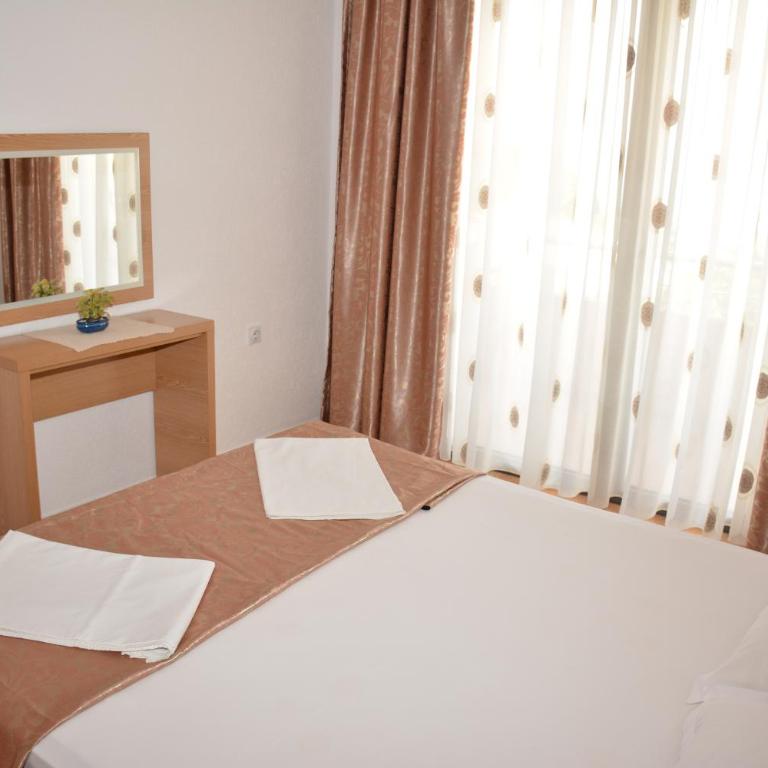 Guest House Evropa 2 - Two-Bedroom Apartment with Sea View - 10