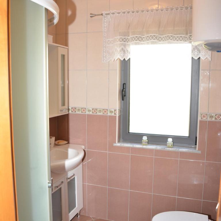 Guest House Evropa 2 - Two-Bedroom Apartment with Sea View - 7