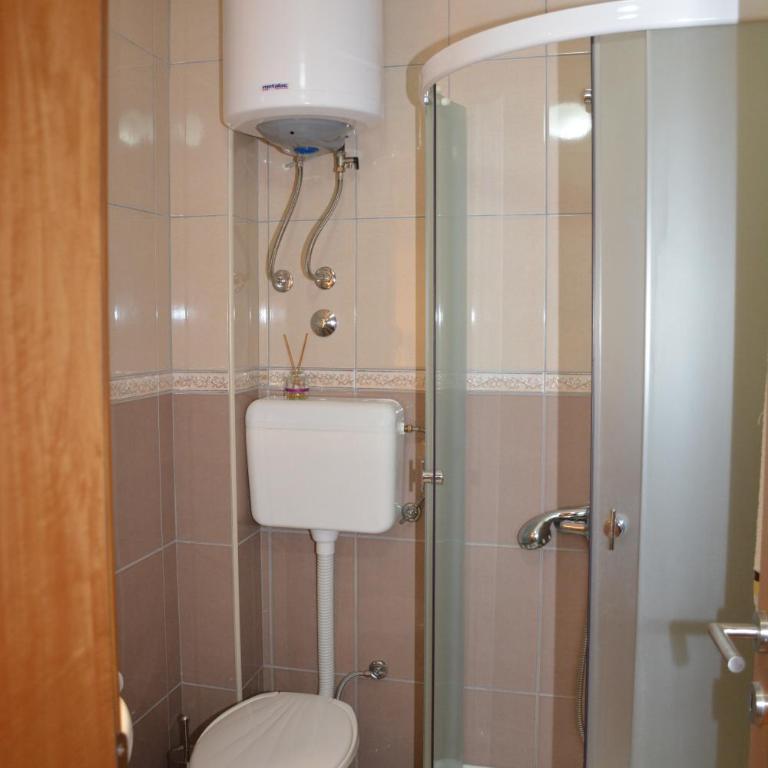 Guest House Evropa 2 - Two-Bedroom Apartment with Sea View - 17