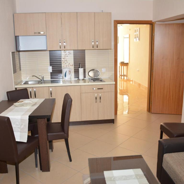 Guest House Evropa 2 - Two-Bedroom Apartment with Sea View - 10