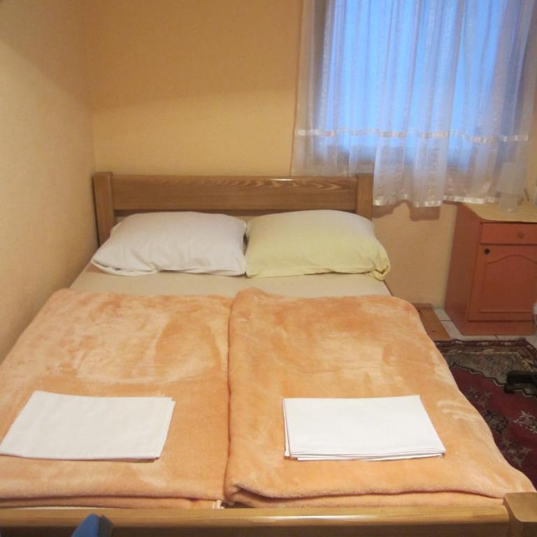 Bravo Guest House - Twin Room with Private Bathroom - 2