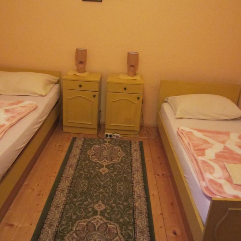 Bravo Guest House - Queen Room with Balcony - 5