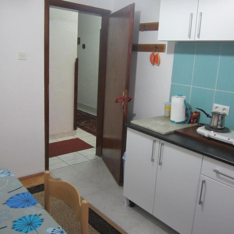 Bravo Guest House - Queen Room with Balcony - 1