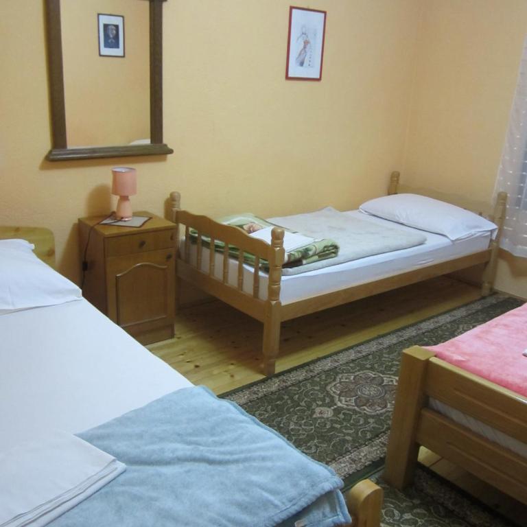 Bravo Guest House - Economy Triple Room with Shared Bathroom - 3