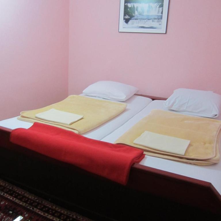 Bravo Guest House - Comfort Quadruple Room - 2