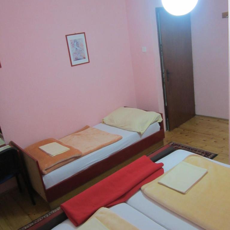 Bravo Guest House - Comfort Quadruple Room - 1
