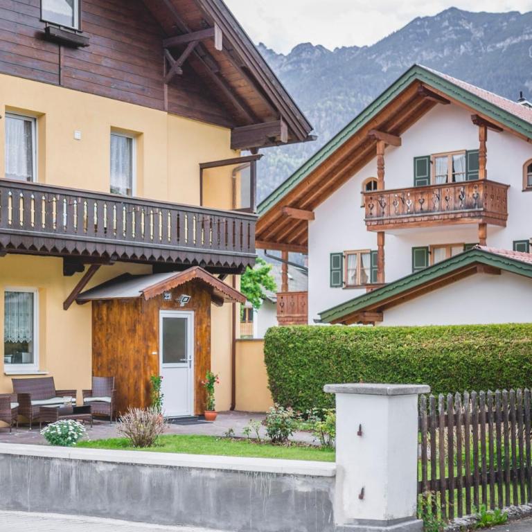 Ferienwohnung Alpi - Two-Bedroom Apartment with Garden & Mountain View - 32