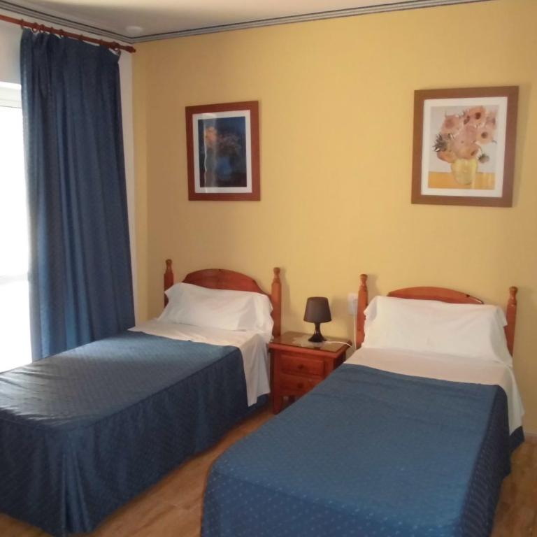 Hostal Fantoni - Habitación Doble con balcón - 2 camas - 4