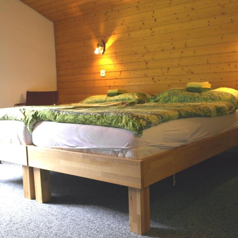Hotel-Restaurant Stechelberg Bed & Breakfast - Familienzimmer mit Gemeinschaftsbad - 2