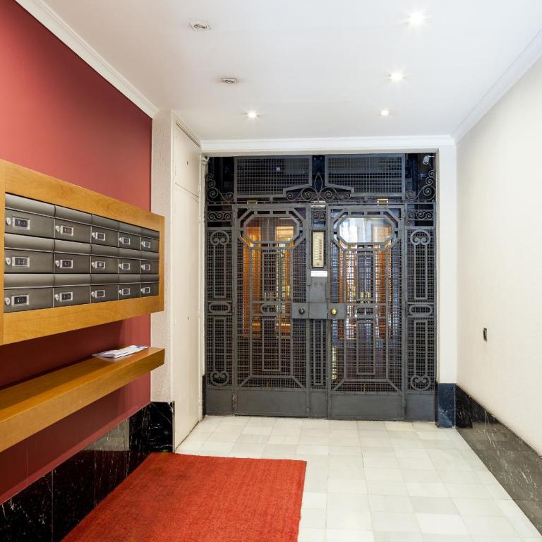 Feelathome Center Apartments - Two-Bedroom Apartment - Gran Via Street (4 Adults) - 9