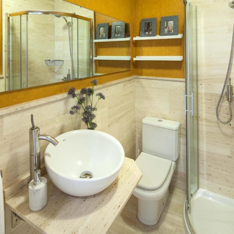 INMálaga Catedral 1 - Two-Bedroom Apartment - 9