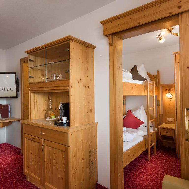 Bärenhotel - Camera Familiare con Balcone (2 Adulti + 2 Bambini) - 4