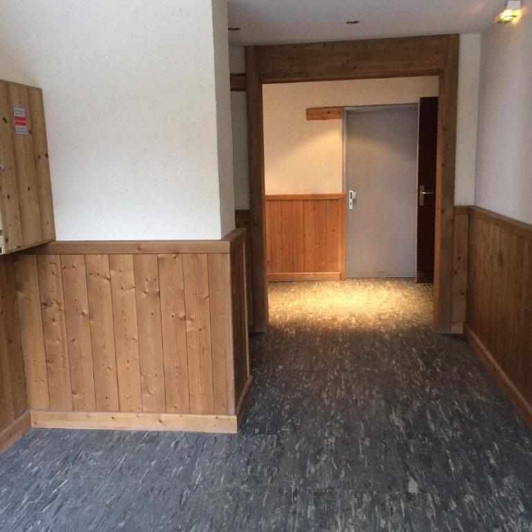 Lauzes - Apartment with Balcony - 14