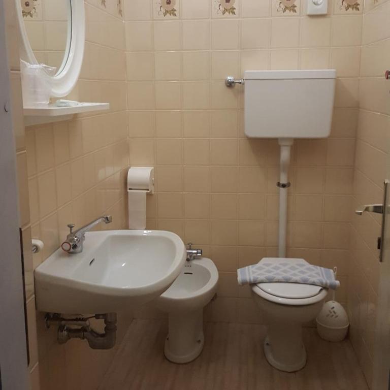 Albergo Sabrina - Camera Singola con Bagno Privato Esterno - 4