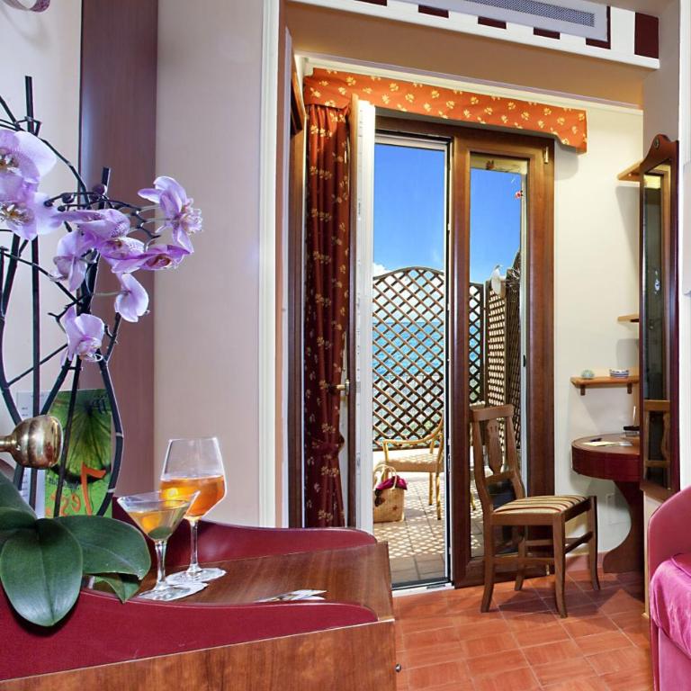 Hotel Prestige - Camera Singola con Vista Mare - 3