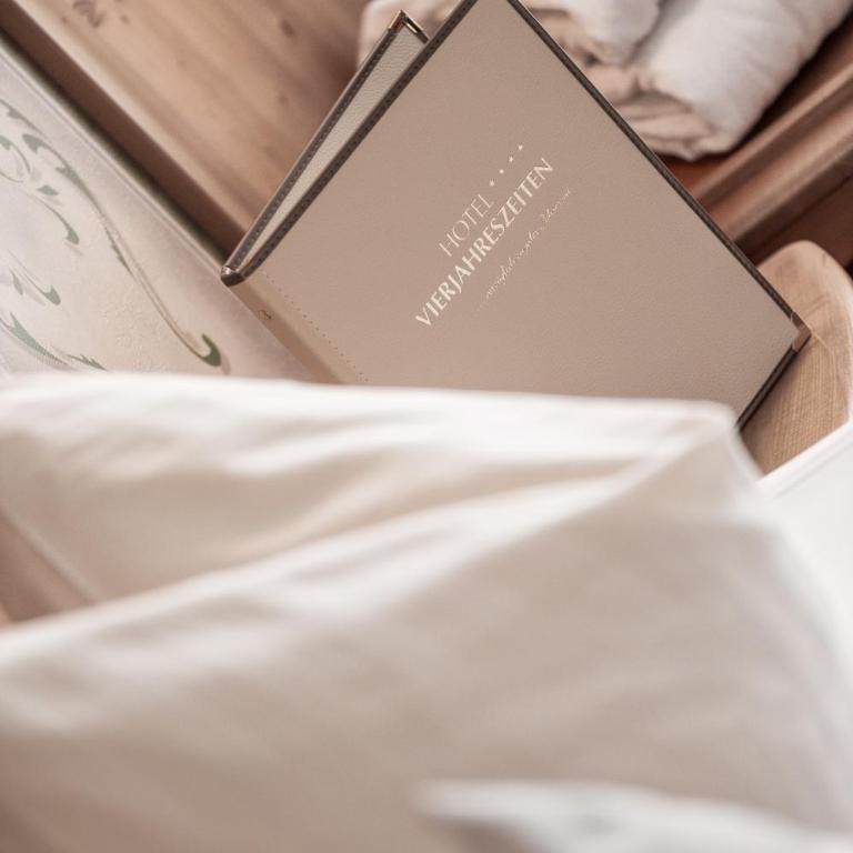 Hotel Vierjahreszeiten - Doppelzimmer mit Balkon - 5