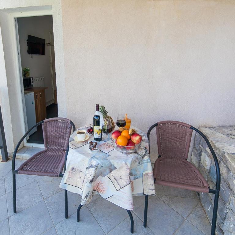 Apartments Midžor - Double Room with Balcony and Sea View - 4