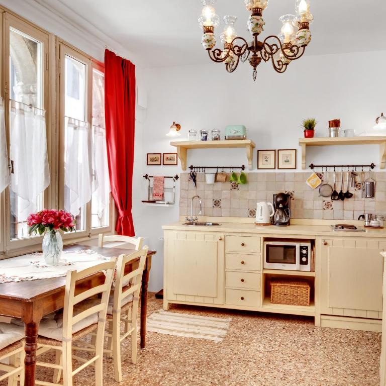 Ca' Badoer Frari - One-Bedroom Apartment - 1