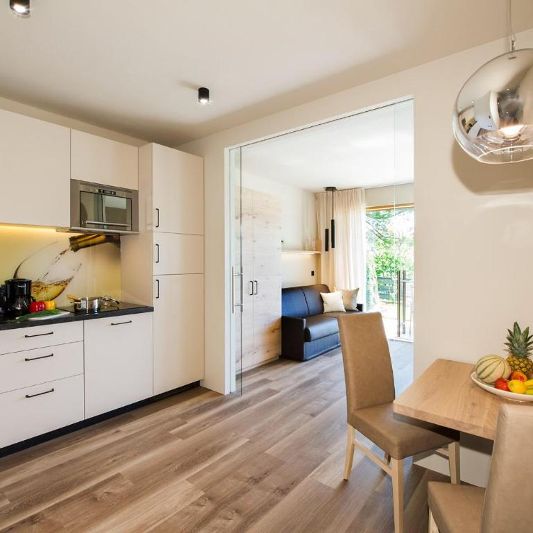 Haus Gregori Modern & Central Stay in Vineyard with Rooftop & Served Breakfast - Appartamento con 2 Camere da Letto e Giardino - 21