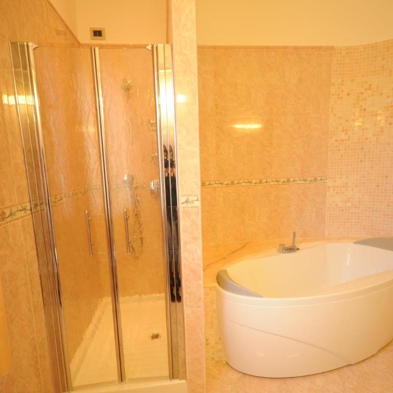 Hotel Panoramic Montepulciano - Camera Familiare con Balcone - 29