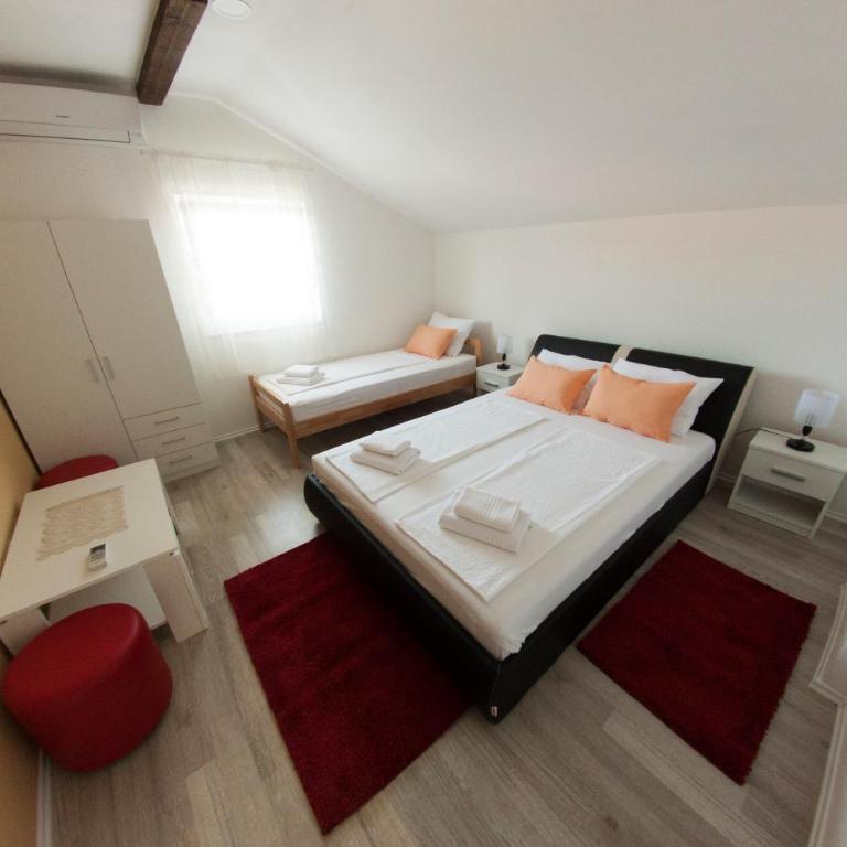 King San - Apartment with Balcony - 2