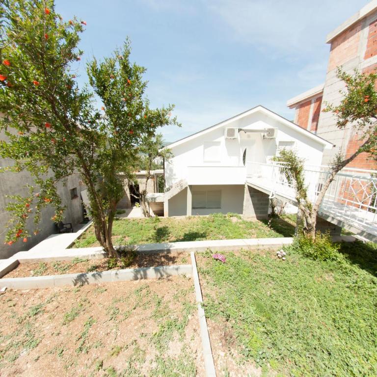 King San - Apartment with Balcony - 11