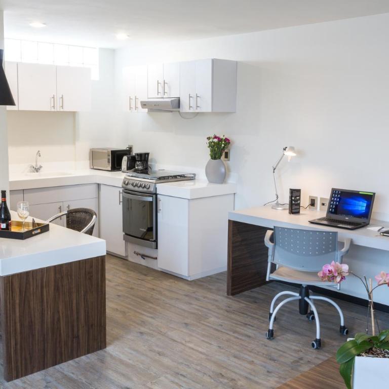 FlowSuites WTC - Executive Twin Suite - 3