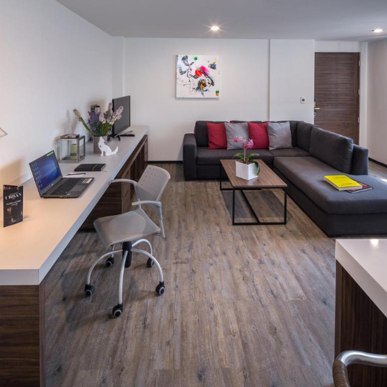 FlowSuites WTC - Executive Twin Suite - 5