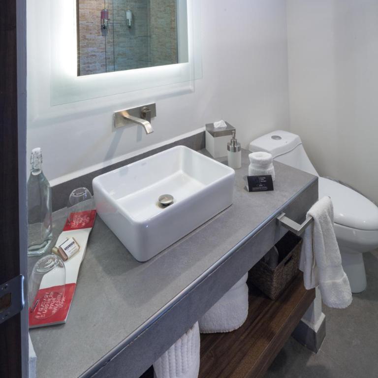 FlowSuites WTC - Executive Twin Suite - 7