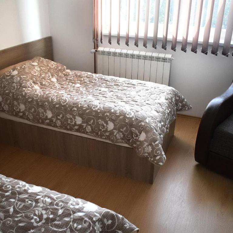 Vila Premijer Divčibare - Dvokrevetna Soba sa Zasebnim Krevetima i Dodatnim Krevetom - 4