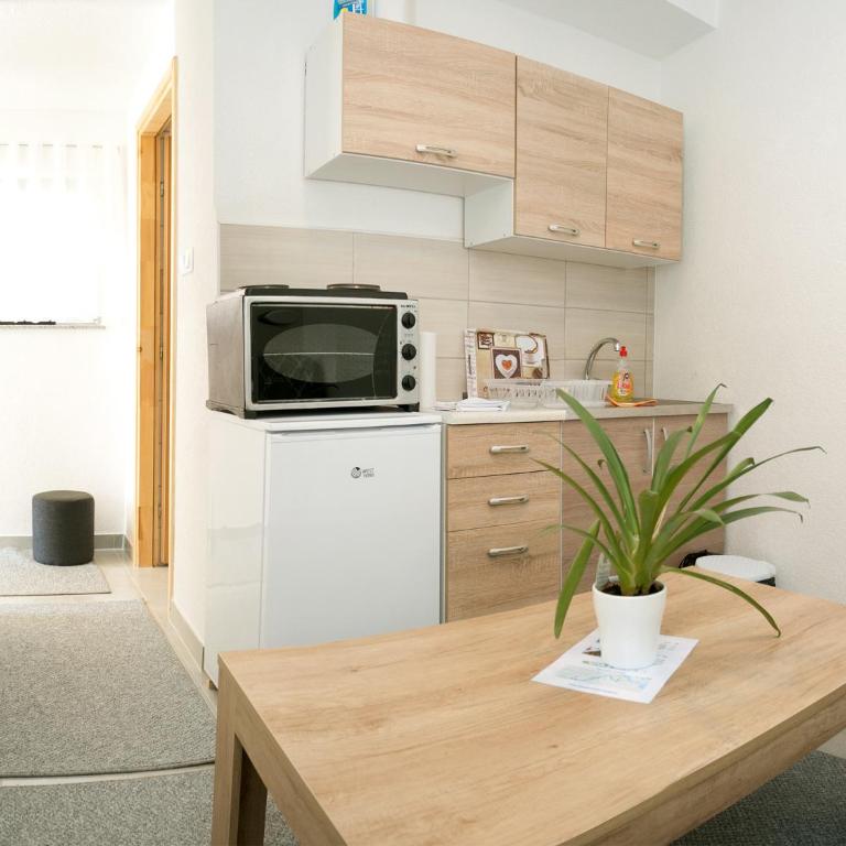 Apartments Aqua Resa - Apartment with Terrace - 3
