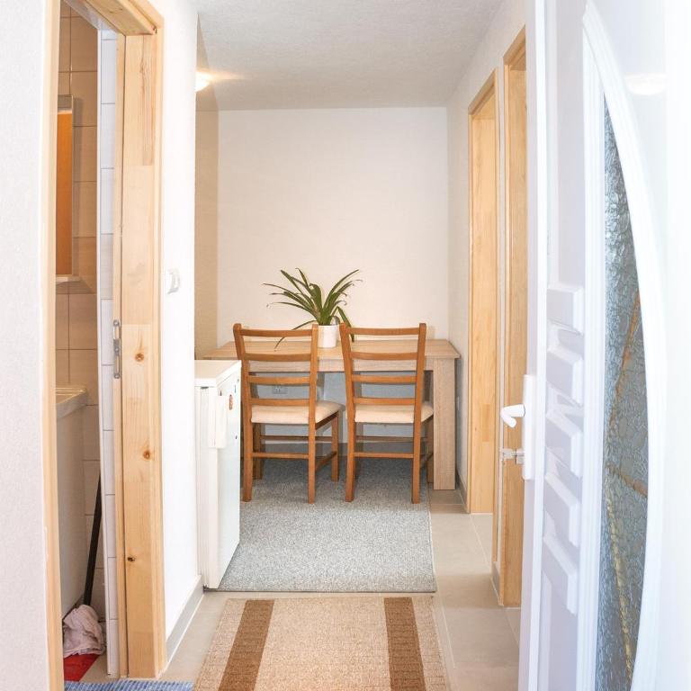 Apartment Resaa - Two-Bedroom Apartment - 2