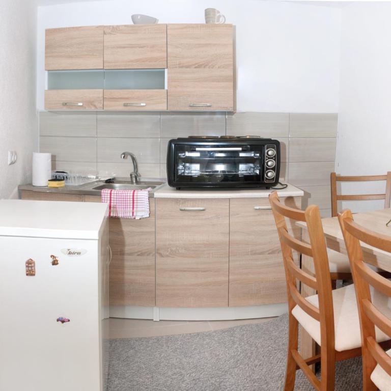Apartment Resaa - Two-Bedroom Apartment - 15