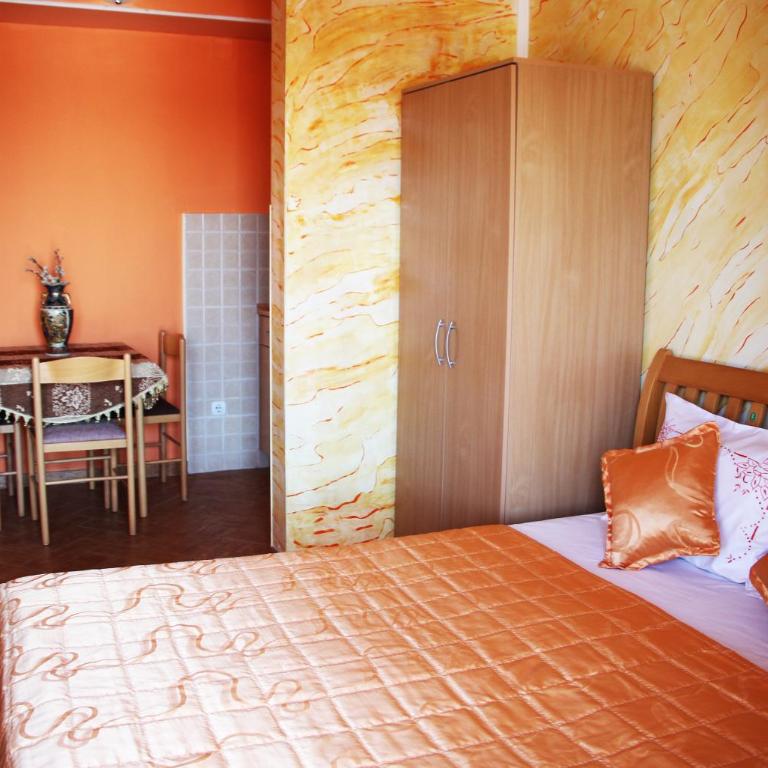 Alvanita Apartments - One-Bedroom Apartment with Balcony - 3