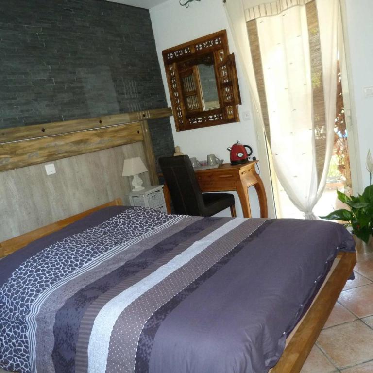 Les Bambous B&B - Doppelzimmer mit Poolblick - 32