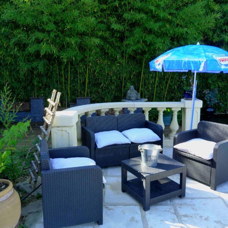 Les Bambous B&B - Doppelzimmer mit Poolblick - 25
