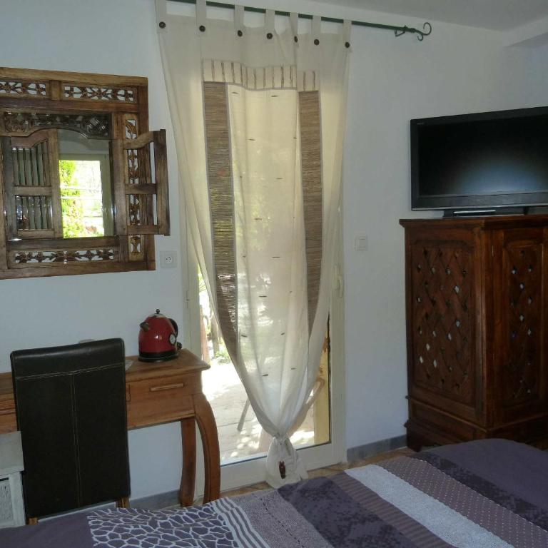 Les Bambous B&B - Doppelzimmer mit Poolblick - 36