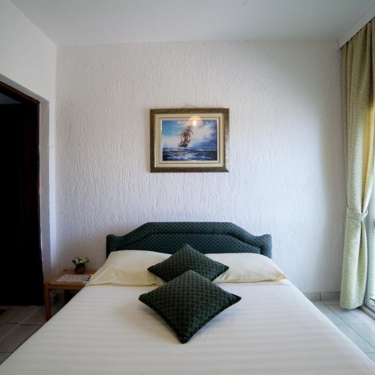 Guest House Aldin - Deluks Dvokrevetna Soba sa Bračnim Krevetom i Balkonom - 21
