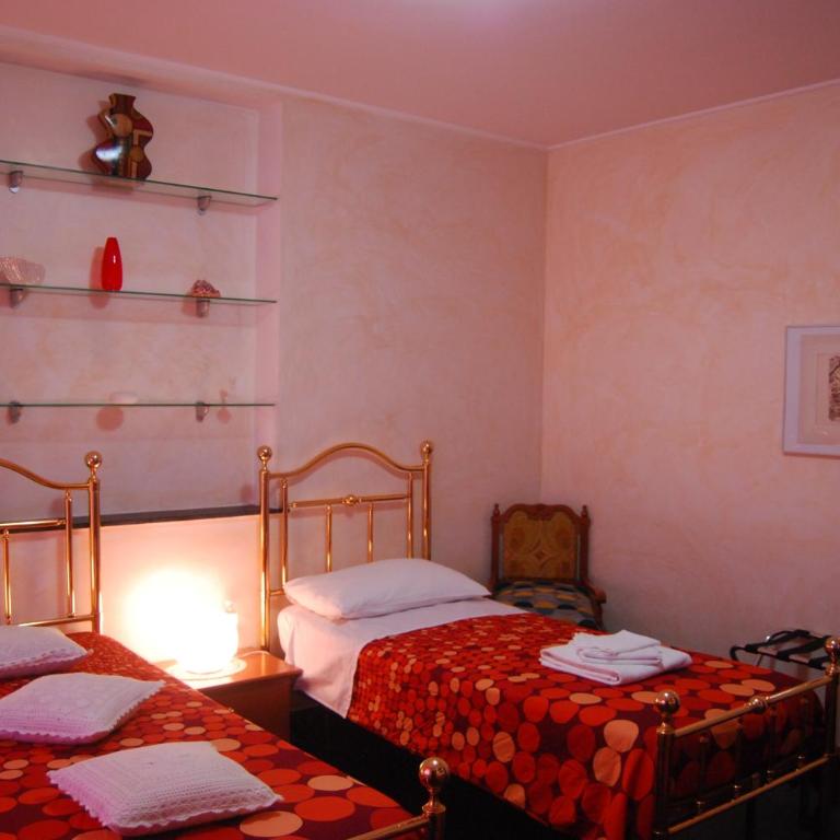 Casa MaMa Guesthouse - Camera Doppia con Letti Singoli e Bagno in Comune - 6