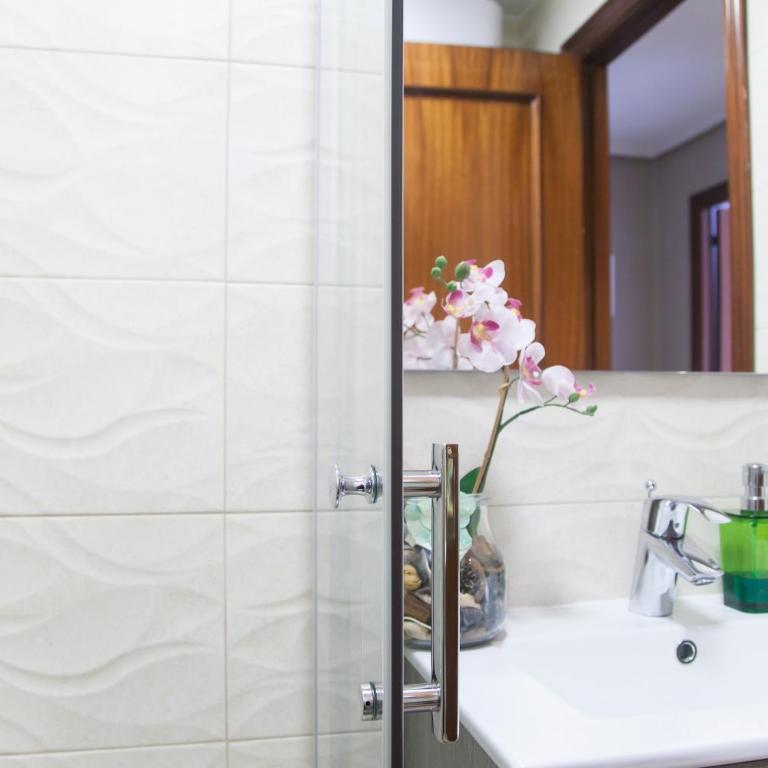 Apartamento Cardenal - Three-Bedroom Apartment - 19