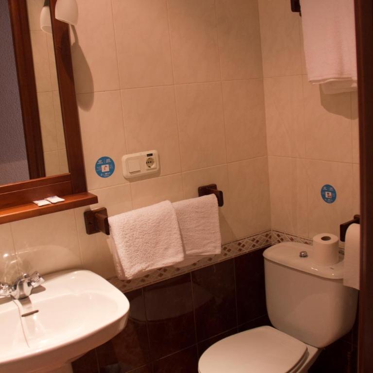 Hostal El Pilar - Double or Twin Room - 44