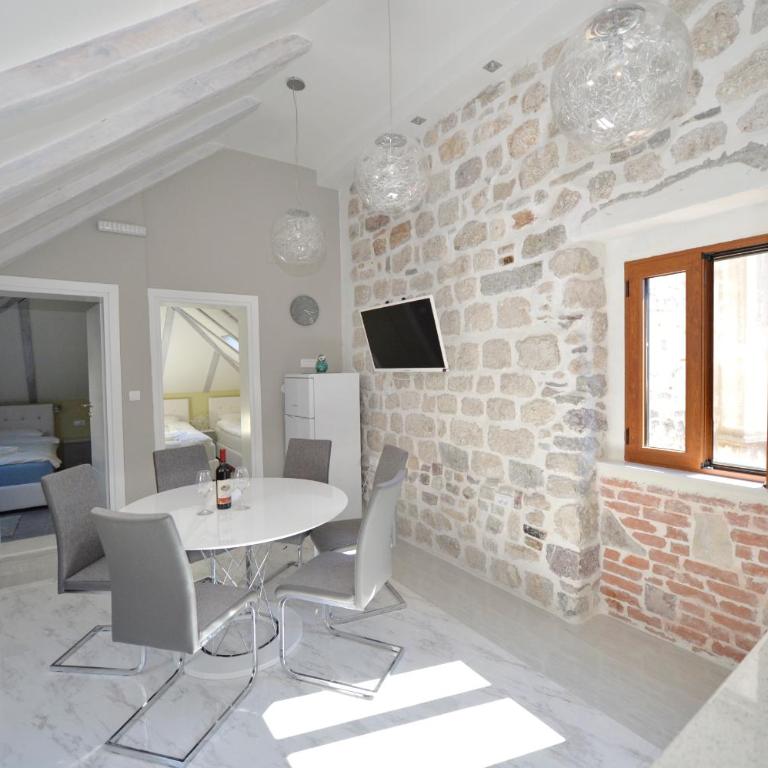 Palazzo Max and Alex Apartments - Standard Double Suite - 4