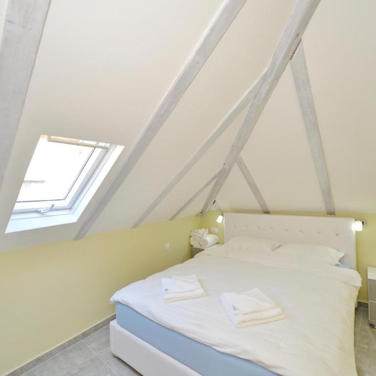 Palazzo Max and Alex Apartments - Standard Double Suite - 2