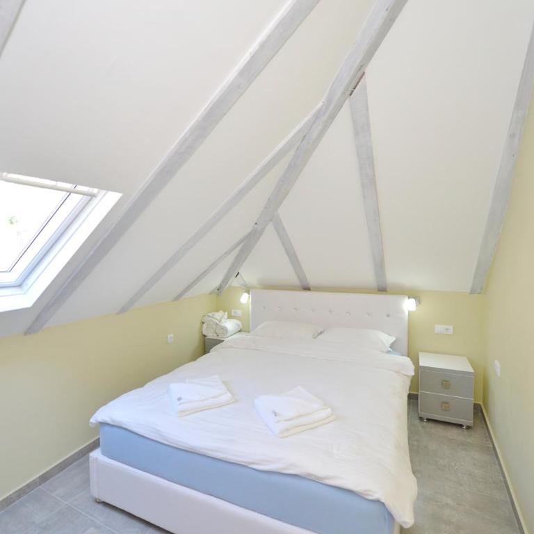 Palazzo Max and Alex Apartments - Standard Double Suite - 6