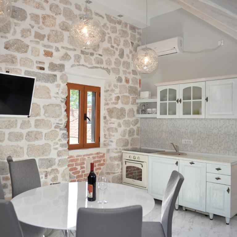 Palazzo Max and Alex Apartments - Standard Double Suite - 11