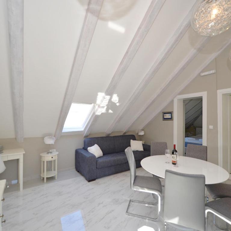 Palazzo Max and Alex Apartments - Standard Double Suite - 12