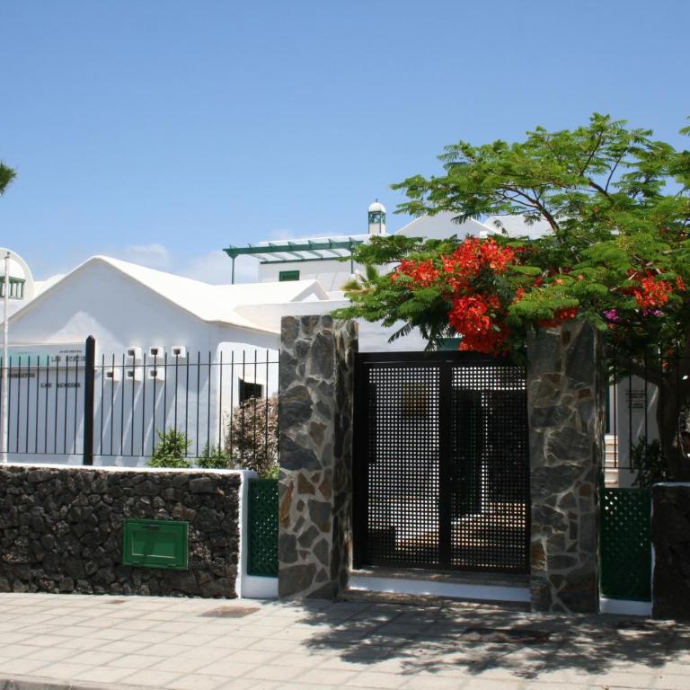 Apartamentos las Acacias - One-Bedroom Apartment - 11