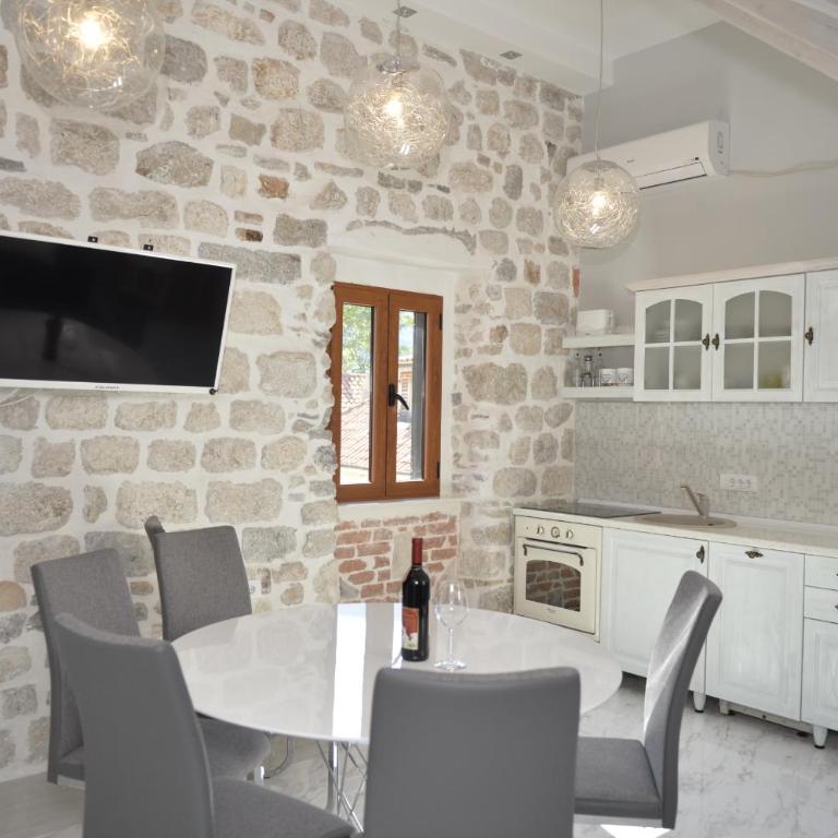 Palazzo Max and Alex Apartments - Standard Double Suite - 5